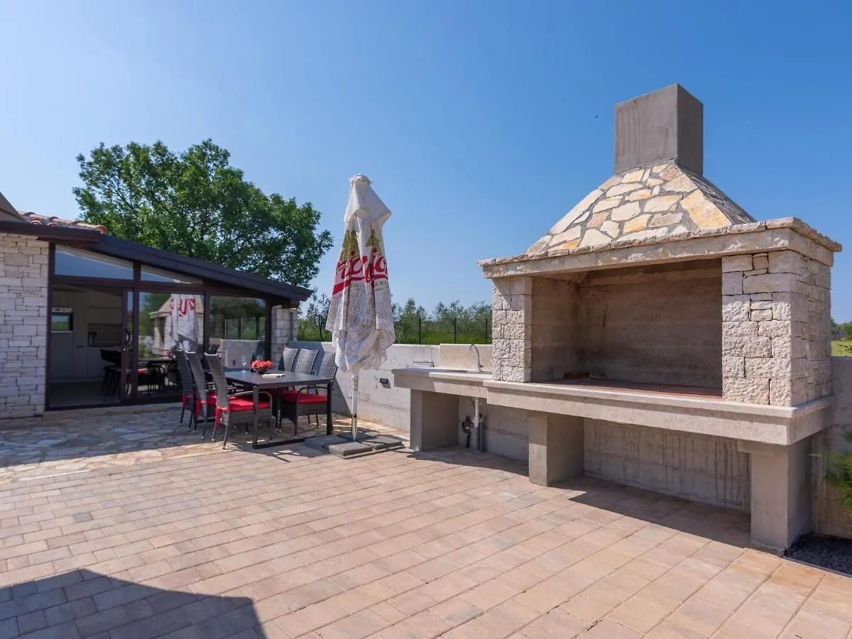 Adorable Villa With Private Pool And Terrace Bužinija