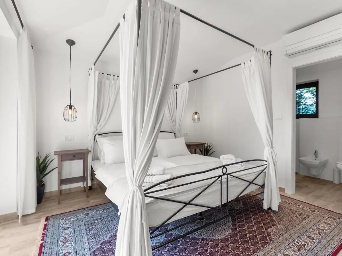 Adorable Villa With Private Pool And Terrace Bužinija Croácia